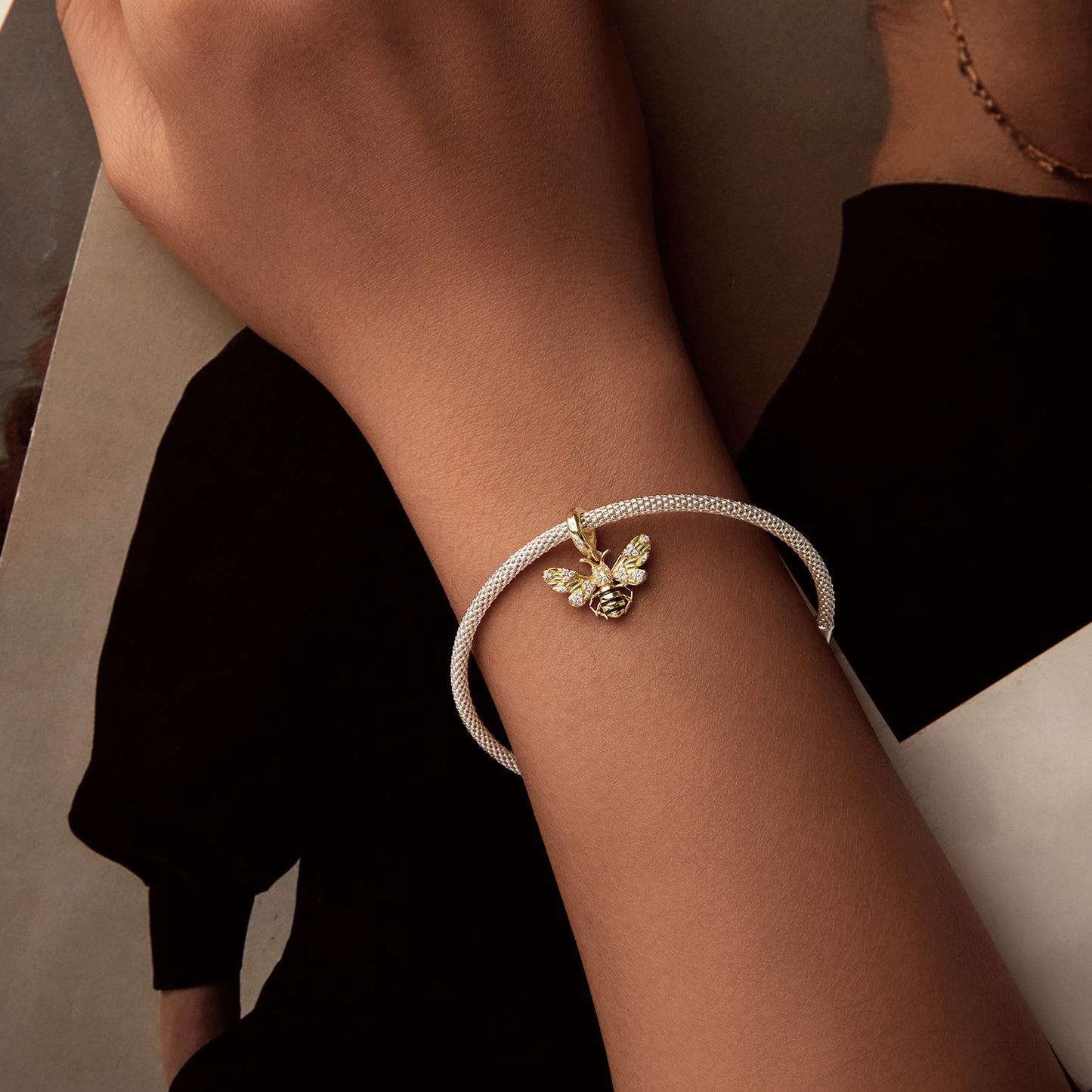 Charm "Ape Dorata" 🐝✨