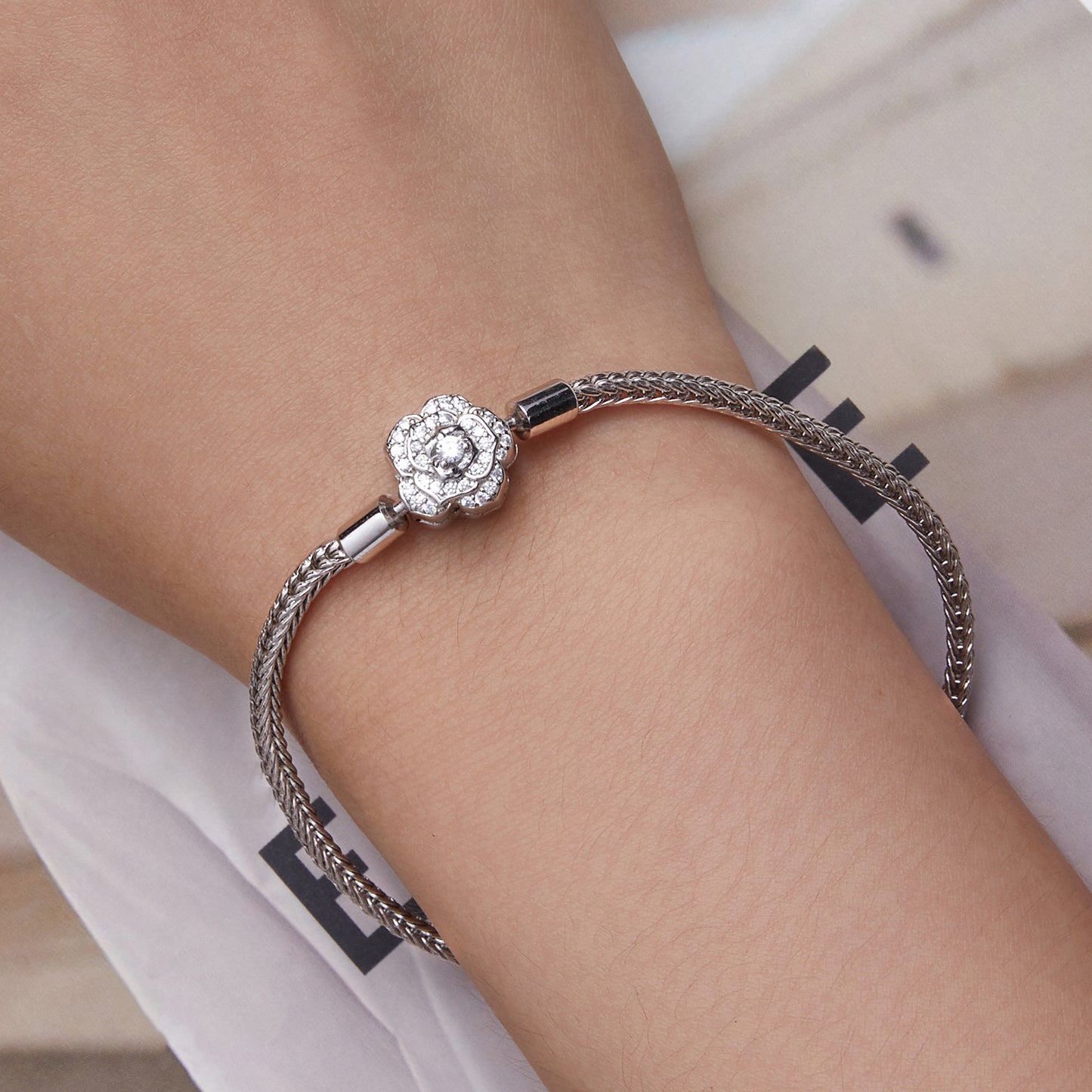 Bracciale "Eleganza in Fiore"🌹💎