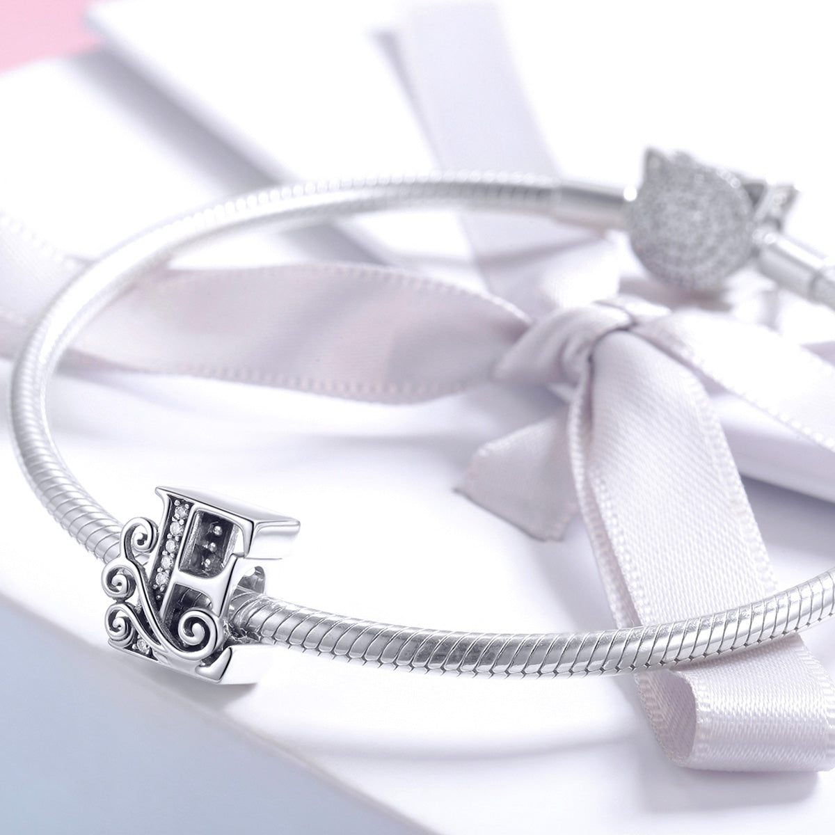 Charm "Iniziale E" ✨
