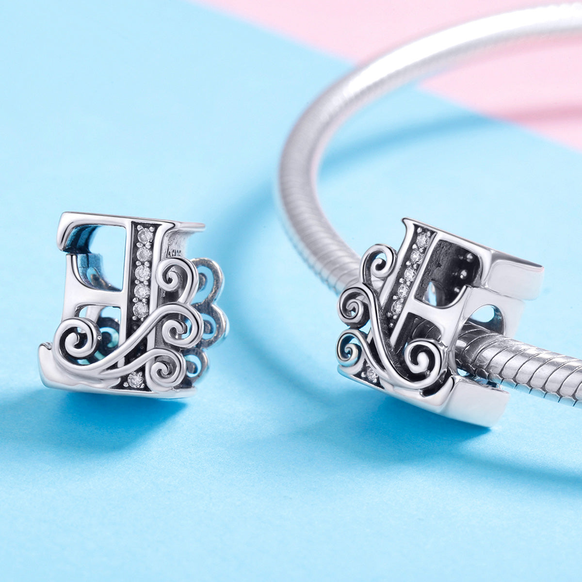 Charm "Iniziale E" ✨