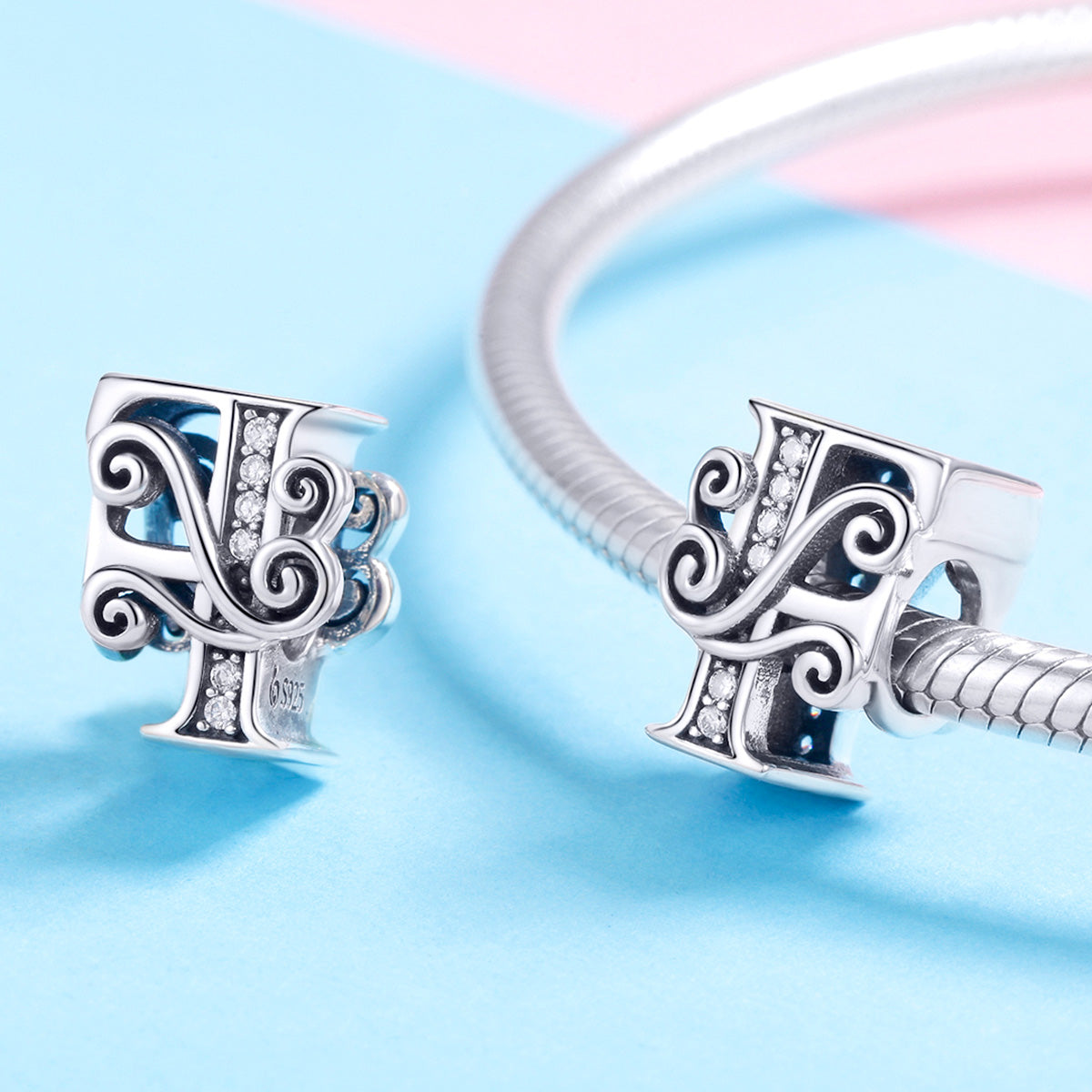 Charm "Iniziale F" 🎀