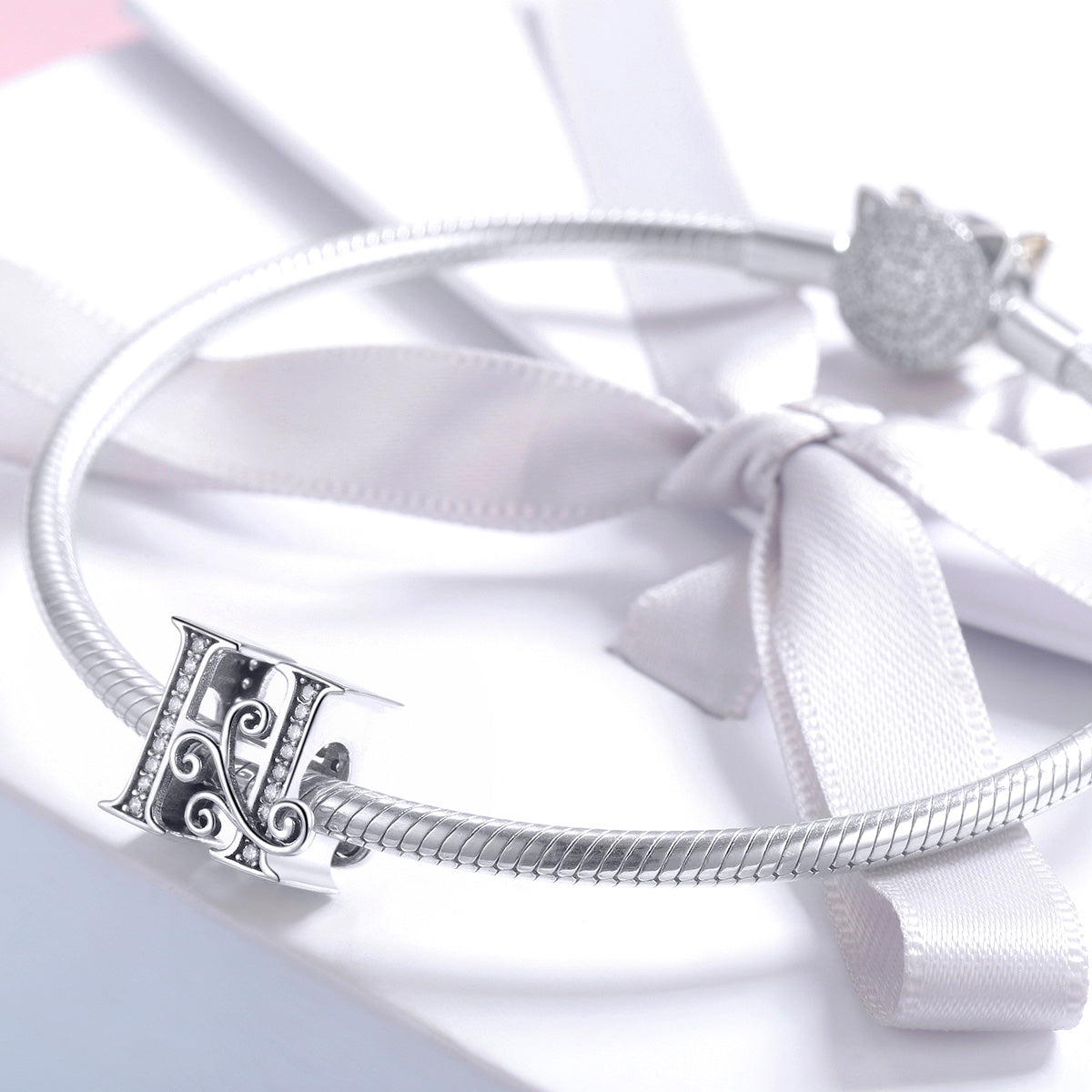 Charm "Iniziale H" 🕊️
