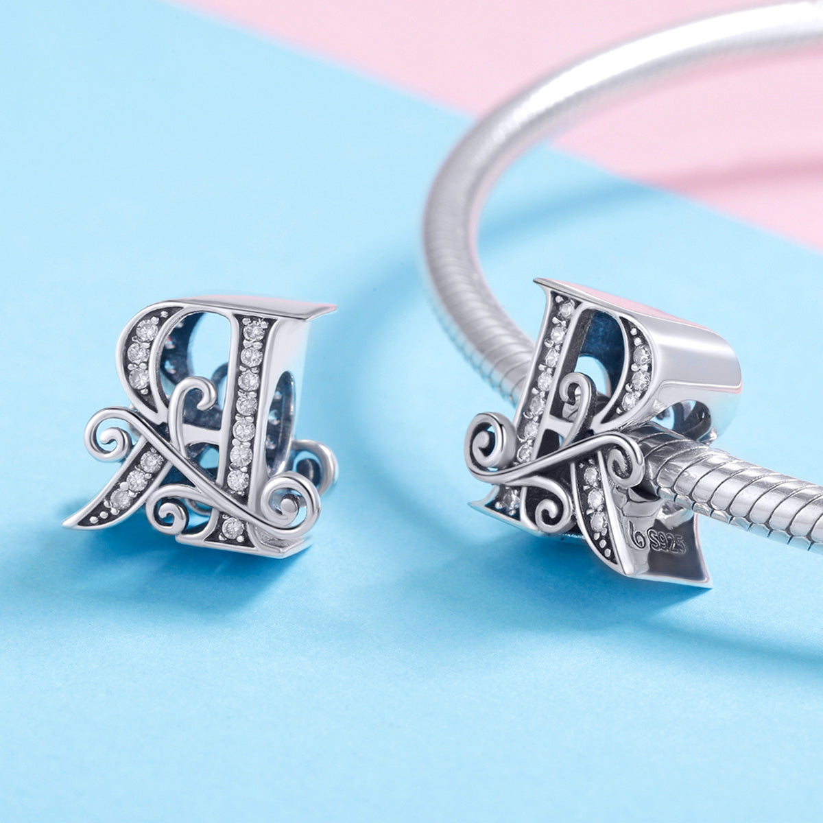 Charm "Iniziale R" 🔥
