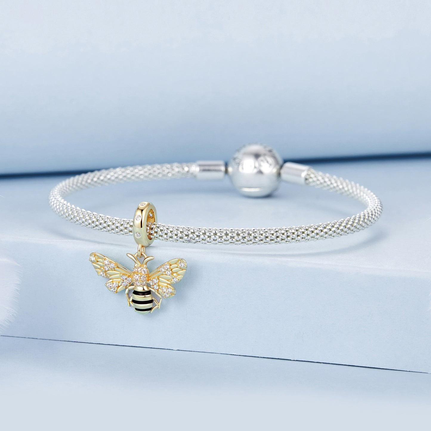 Charm "Ape Dorata" 🐝✨